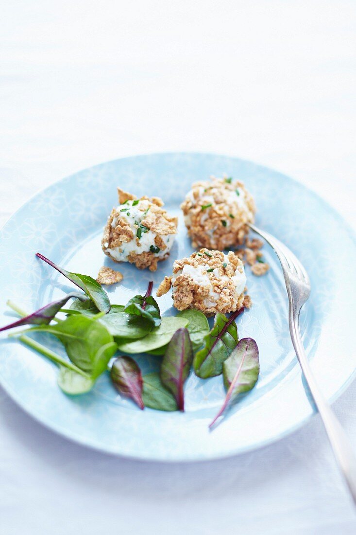 Goat's cheese balls rolled in muesli