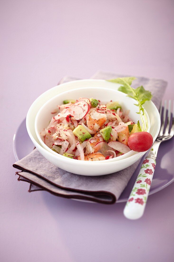 Radieschensalat mit Garnelen und Avocado