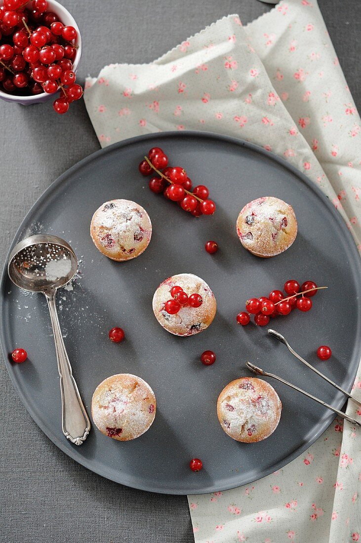 Mini redcurrant muffins