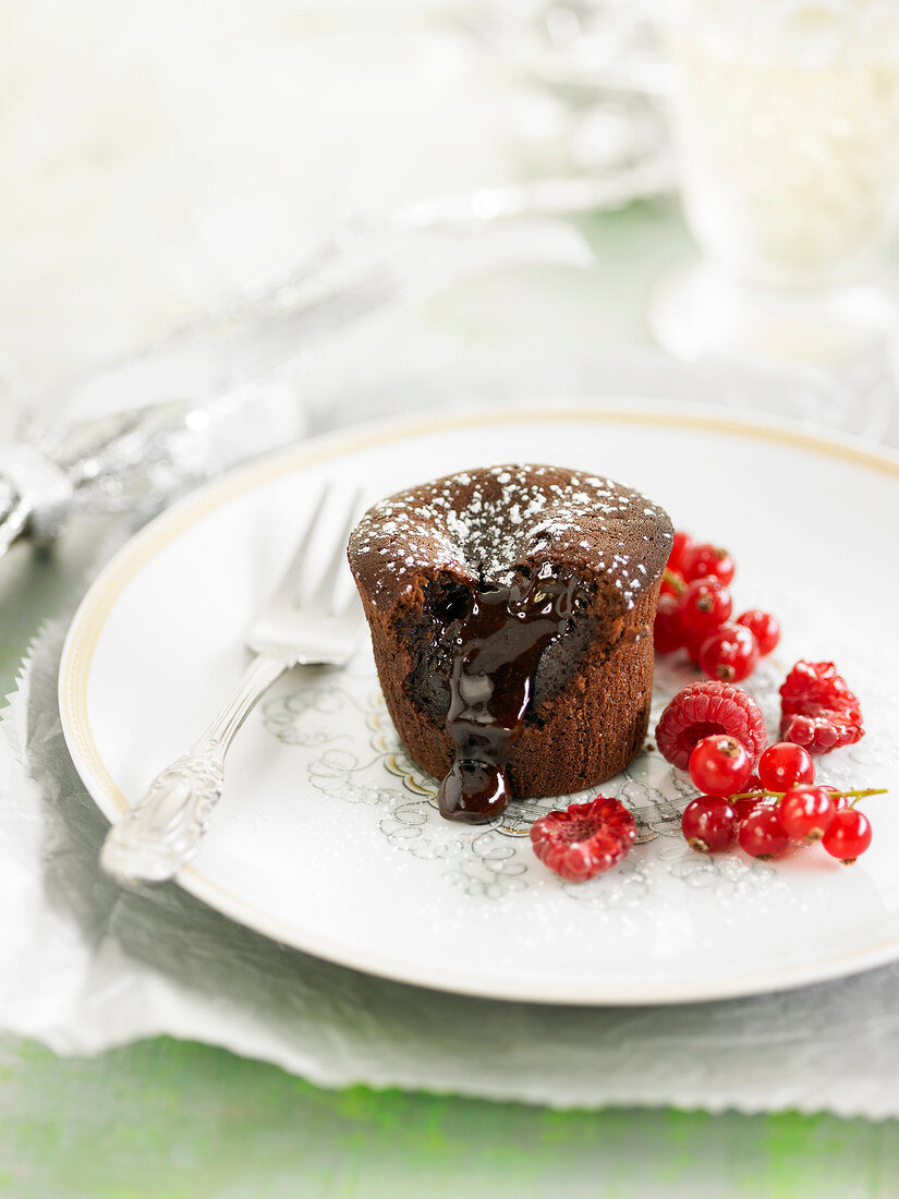 Individual sugar-free runny chocolate pudding