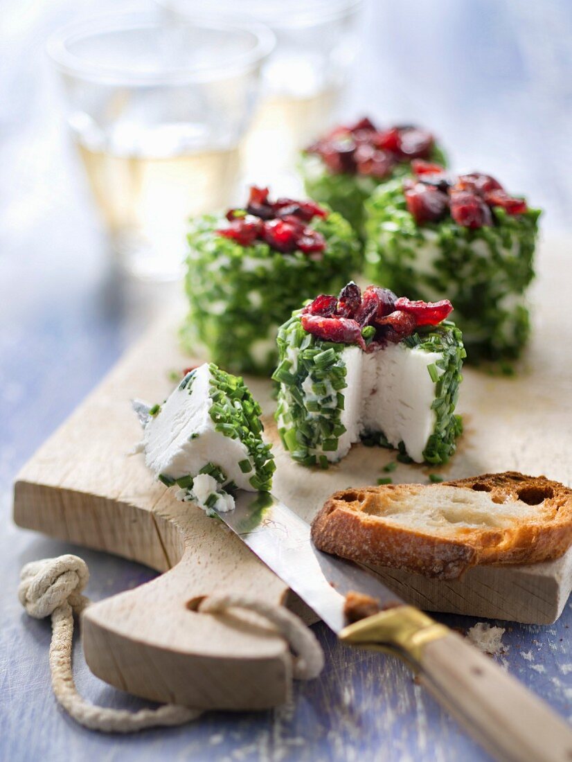 Small goat's cheese coated in chopped chives and topped with cranberries