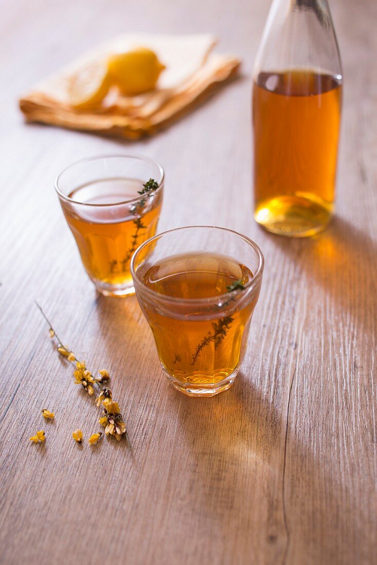 Thyme and lemon infusion
