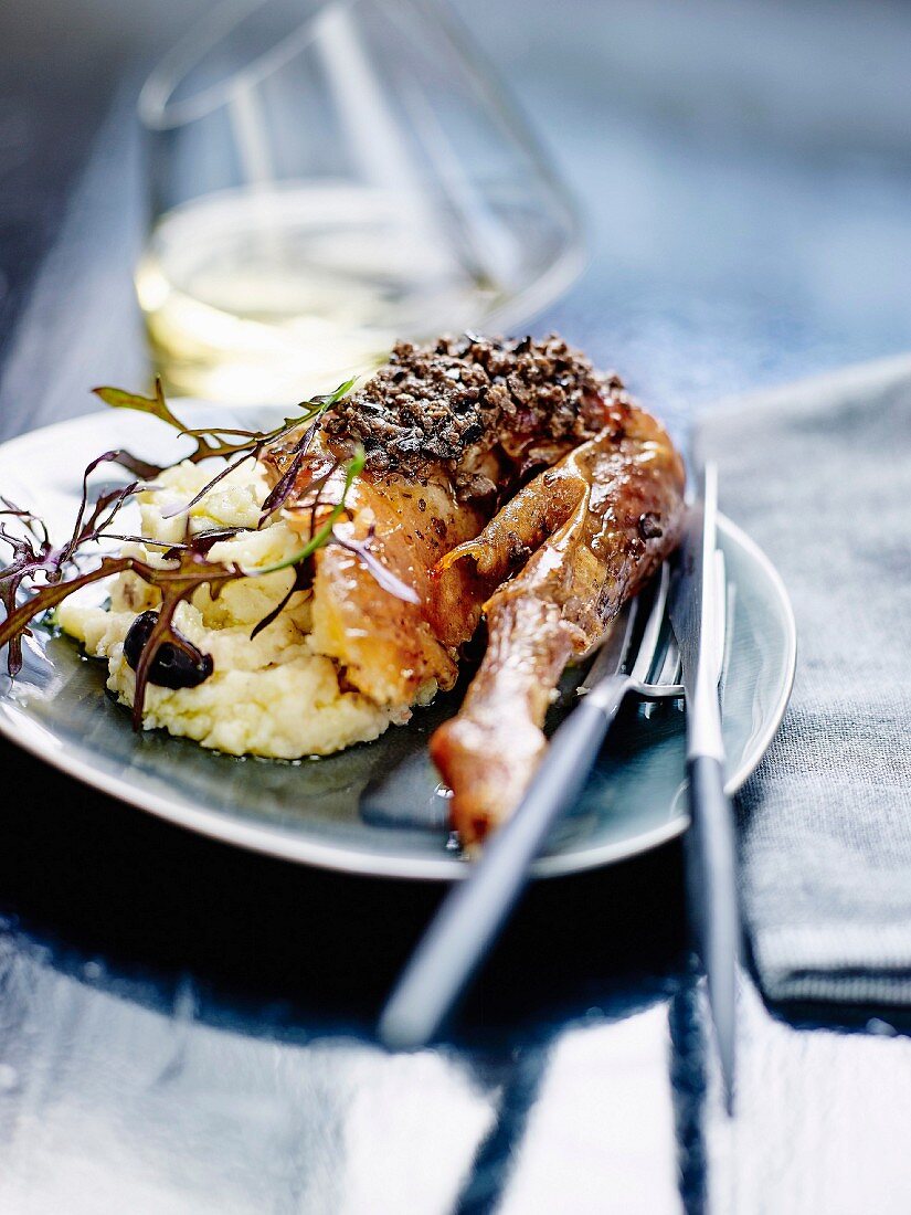 Stuffed quinea-fowl with olives and truffles, mashed potatoes