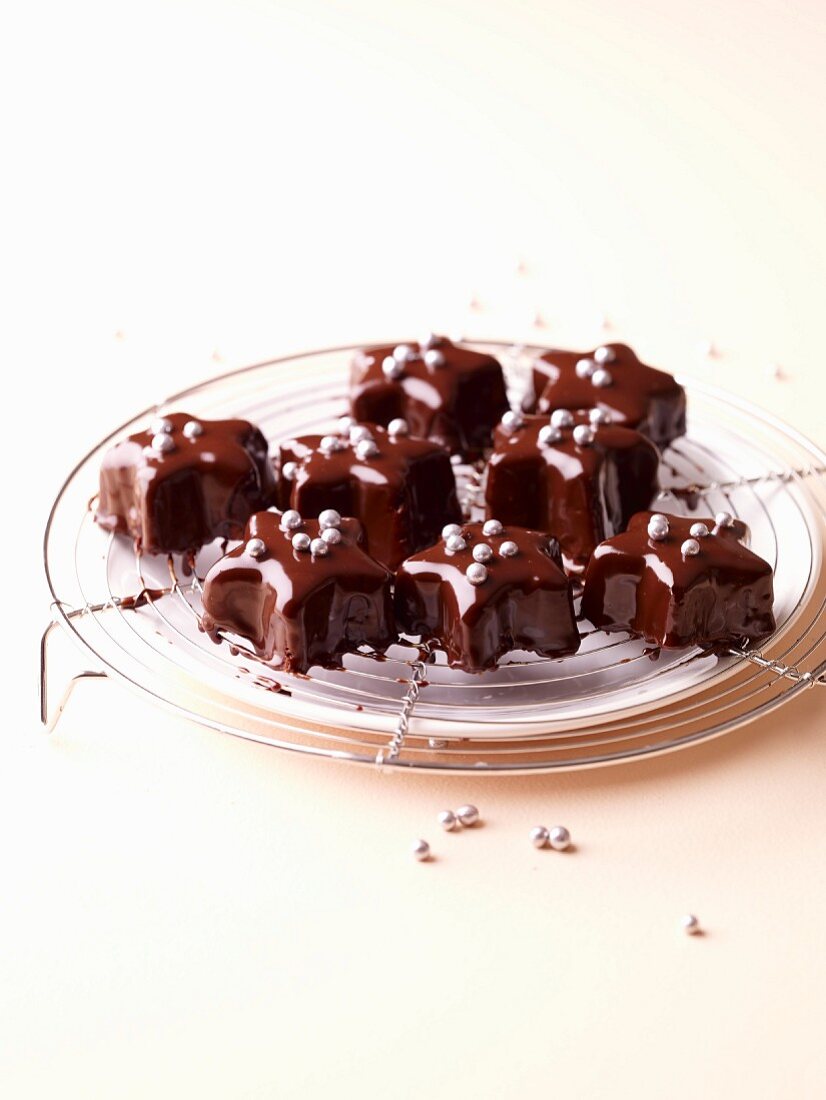 Small chocolate star cakes
