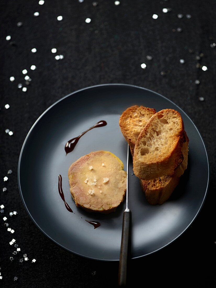 Foie gras with Sel de Guérande sea salt, toasts and balsamic vinaigar caramel