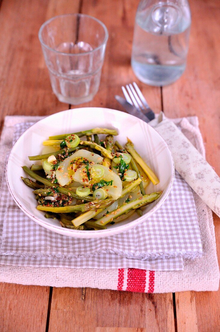 Asparagus, potato and garlic salad