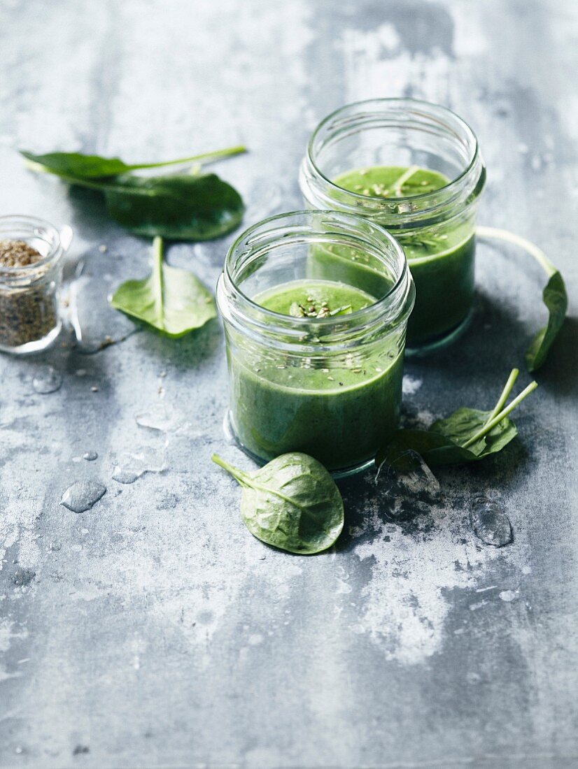 Cucumber-spinach gazpacho with sesame seeds