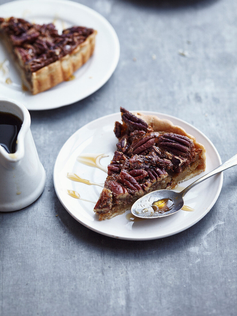 Pecan tart with maple syrup