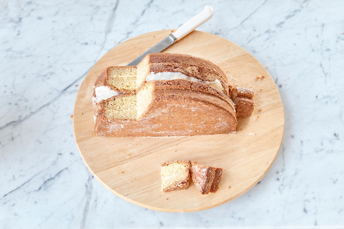 Cutting the cake into the shape of a rabbit's tail