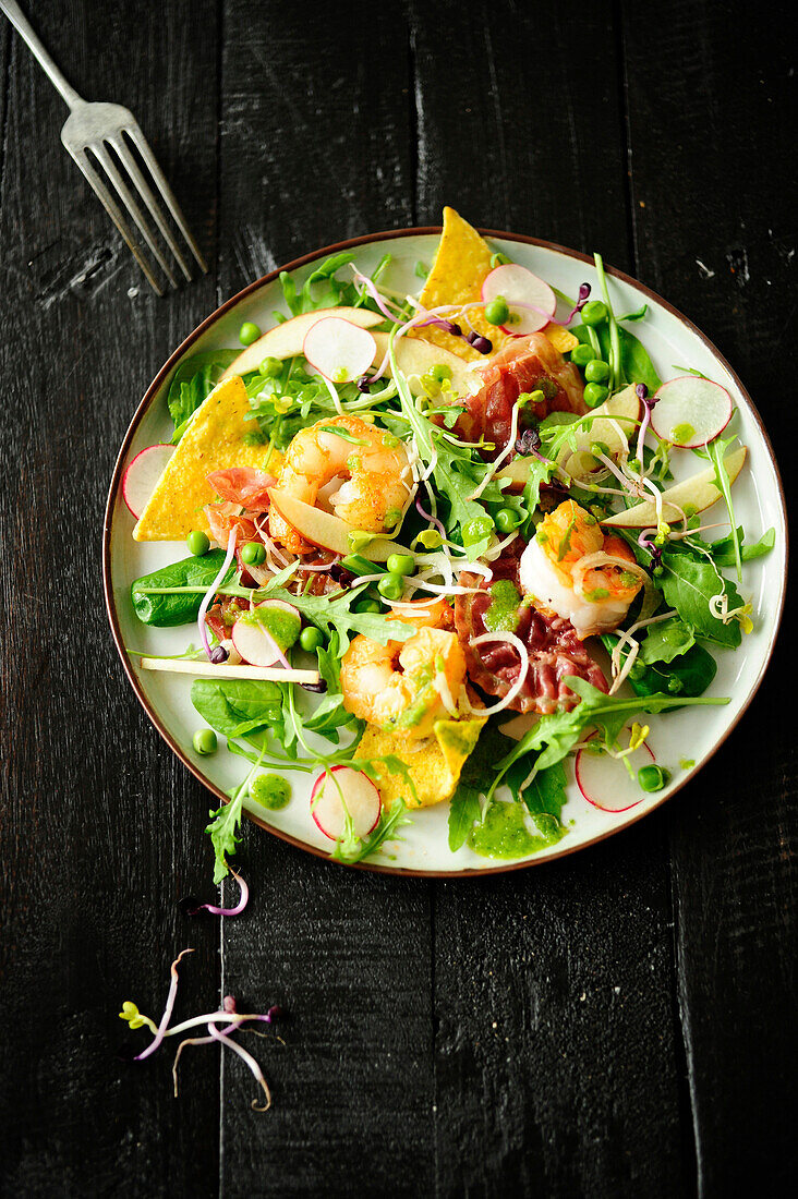 Rocket lettuce,shrimp,pancetta,radish,pea and apple salad