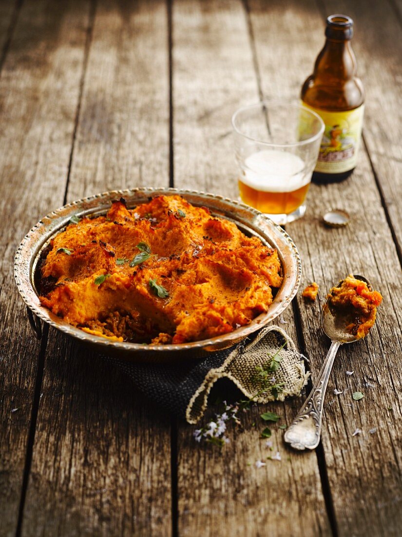 Parmentier (französischer Schichtauflauf) mit Süsskartoffelpüree und Bier-Rinderhack