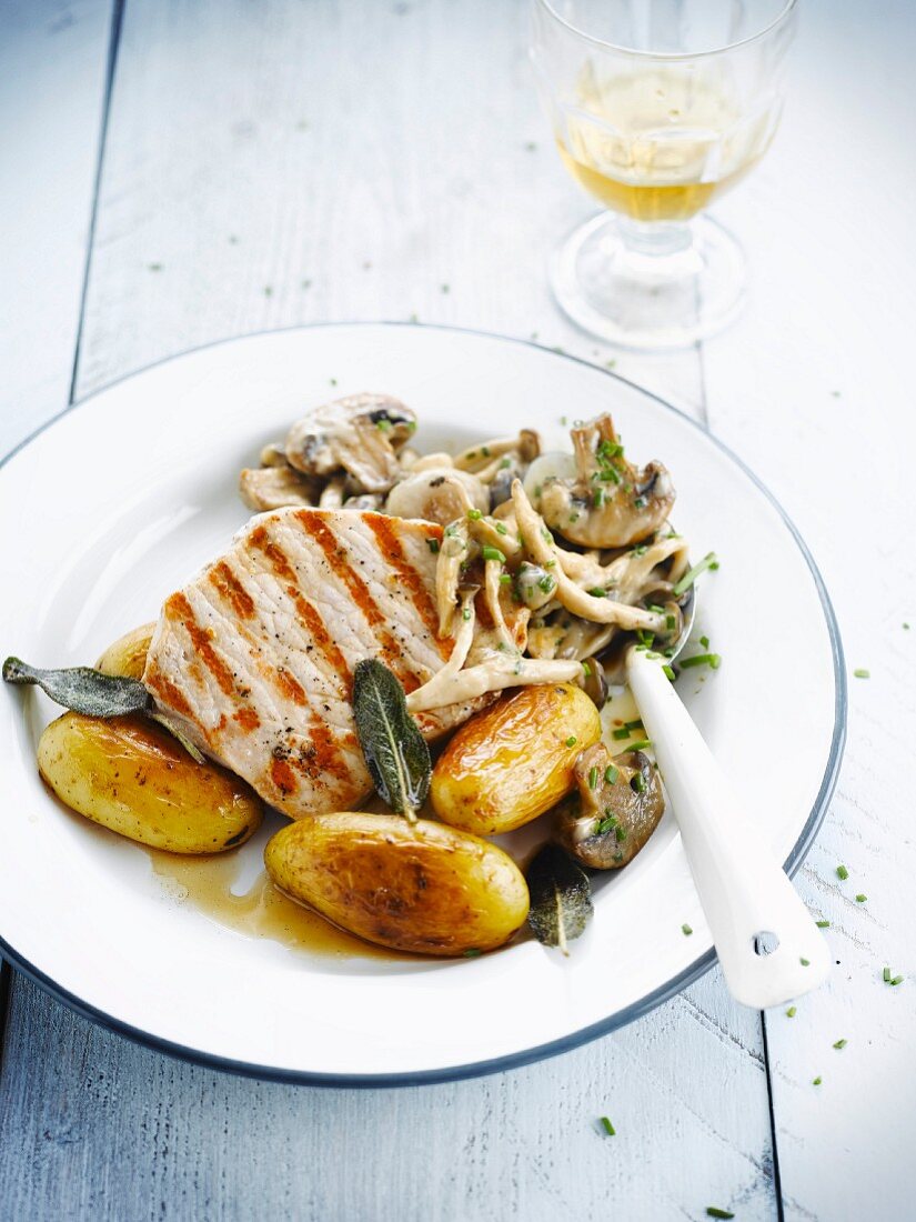 Grilled pork escalope,mushrooms with parsley and potatoes with sage