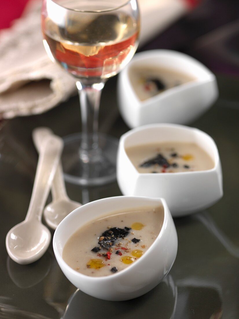 Gefrorene Suppe von Coco-de-Paimpol-Bohnen mit Trüffel