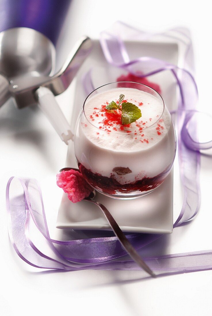 Espuma cream with crystallized rose petals