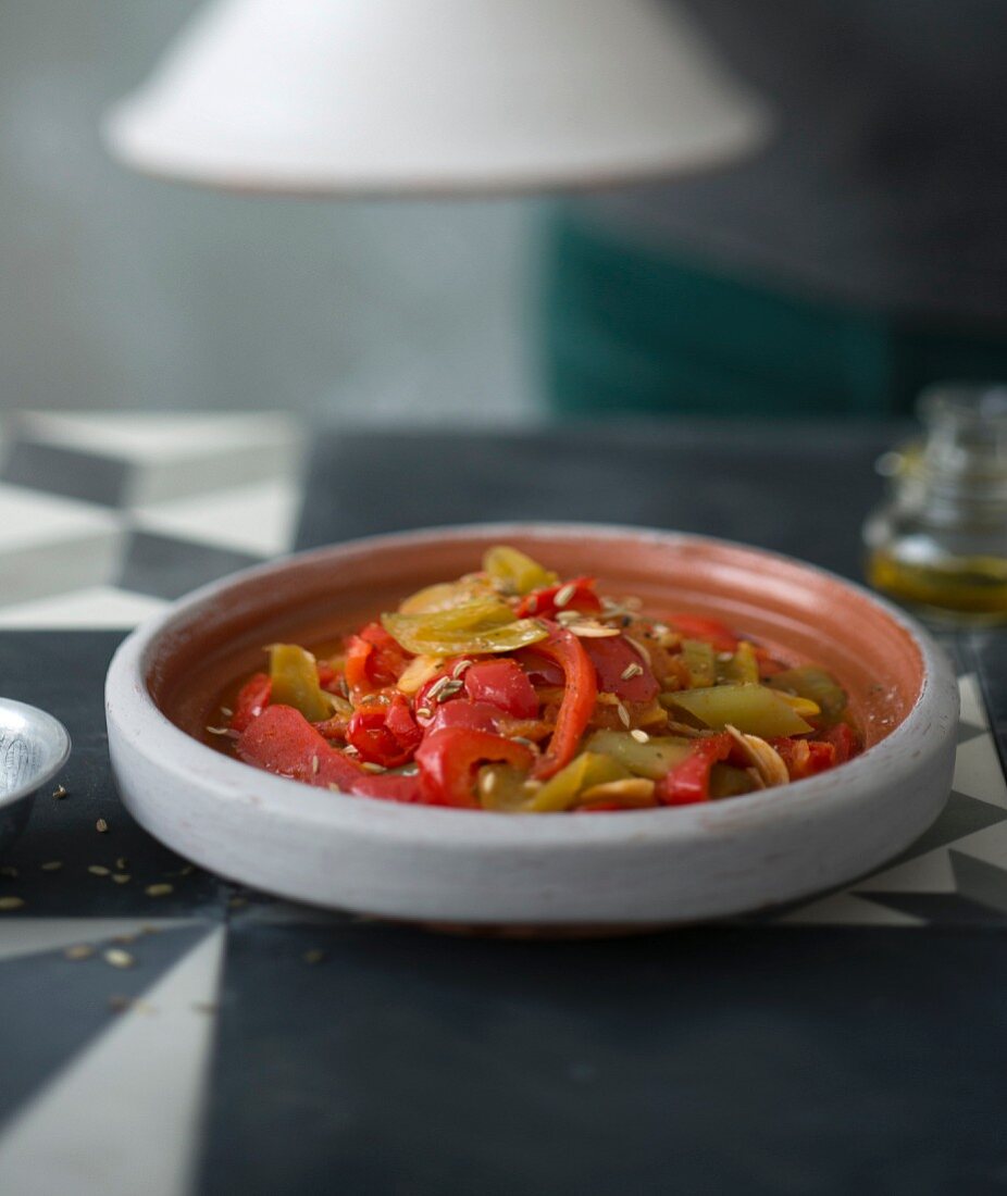 Tomaten-Paprika-Tajine mit Chili