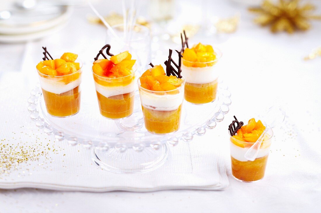 Mango and cream desserts