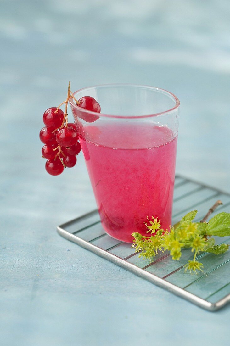 Ginger-redcurrant cocktail