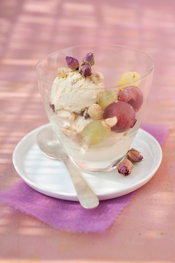 Rum-raisin ice cream,crushed hazelnuts and fresh grapes