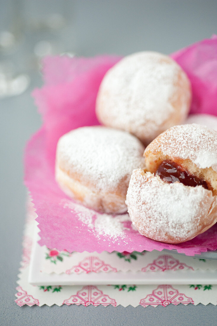 Small doughnuts with jam filling