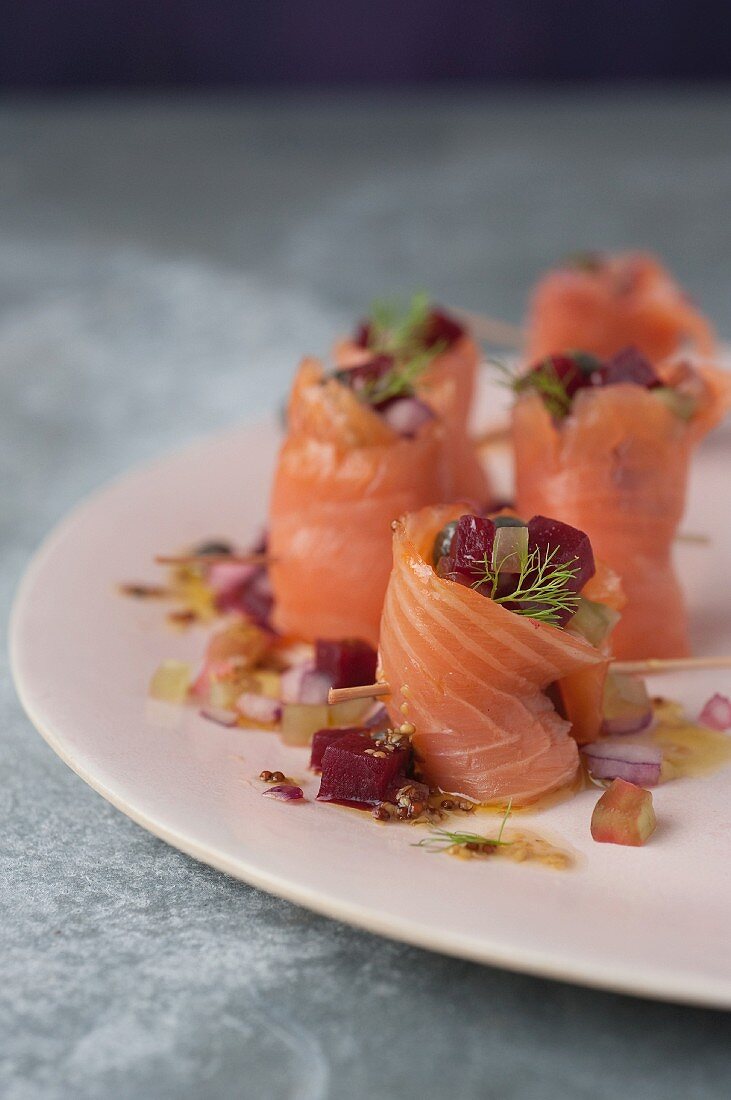 Lachs-Maki mit Roter Bete