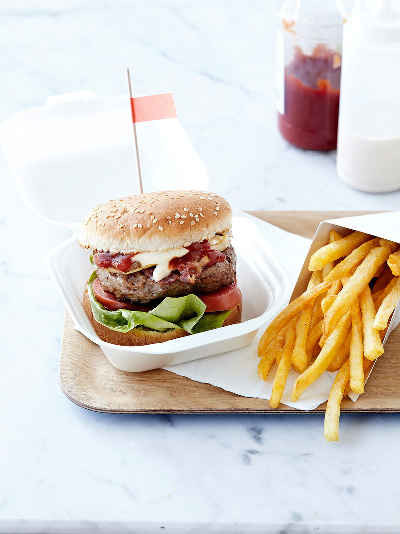 Hamburger mit Pommes Frites