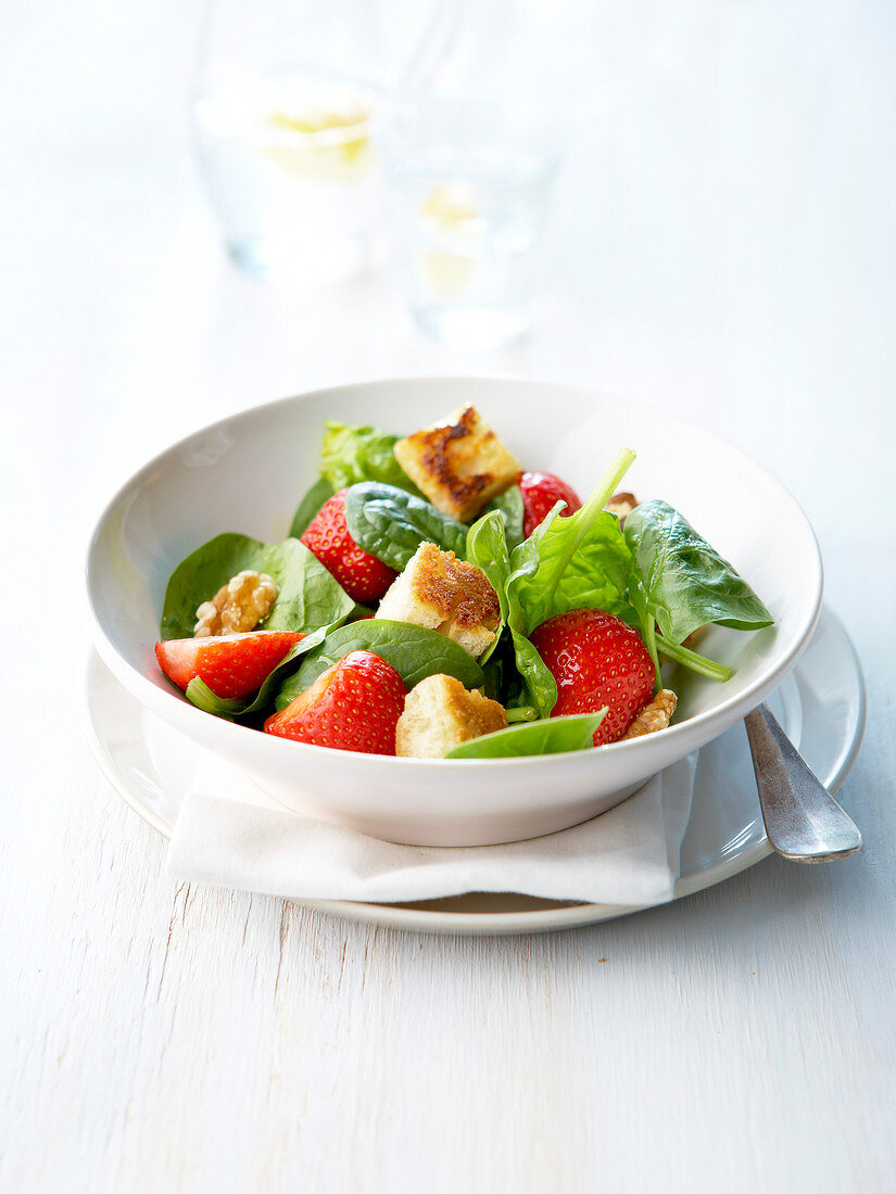 Baby spinach,strawberry and walnut salad with croutons