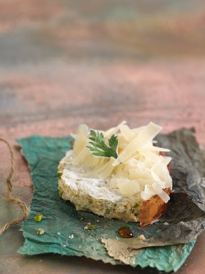 Idiazabal cheese with Patxaran on white bread