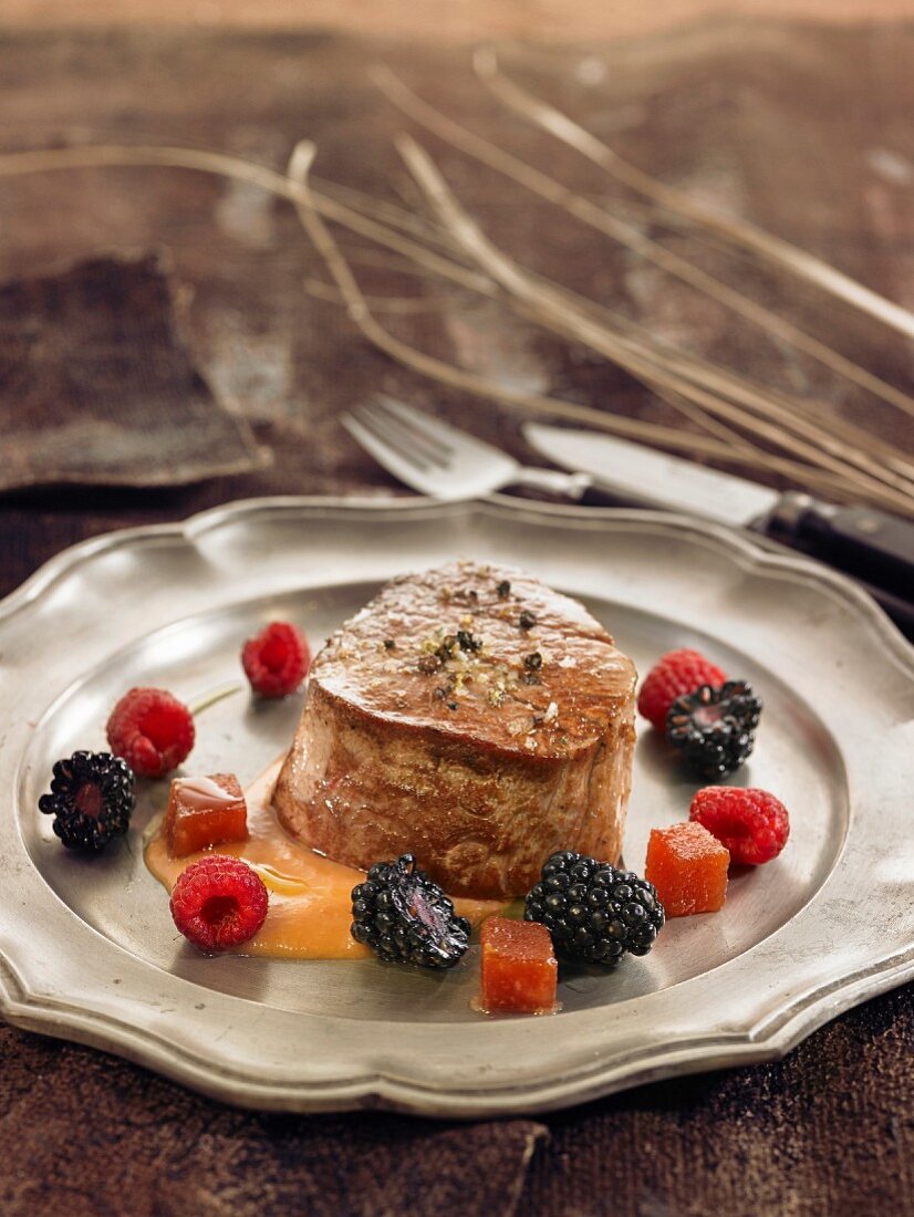 Tournedos mit Quittensauce und Waldfrüchten