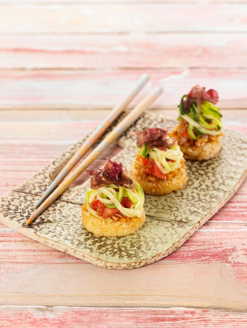 Crunchy millet tapas with marinated tomatoes and zucchini and seaweed