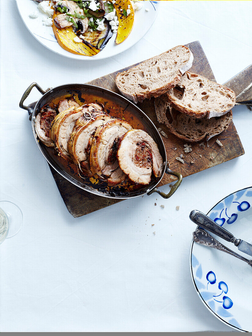 Schweinerollbraten gefüllt mit Trockenfrüchten