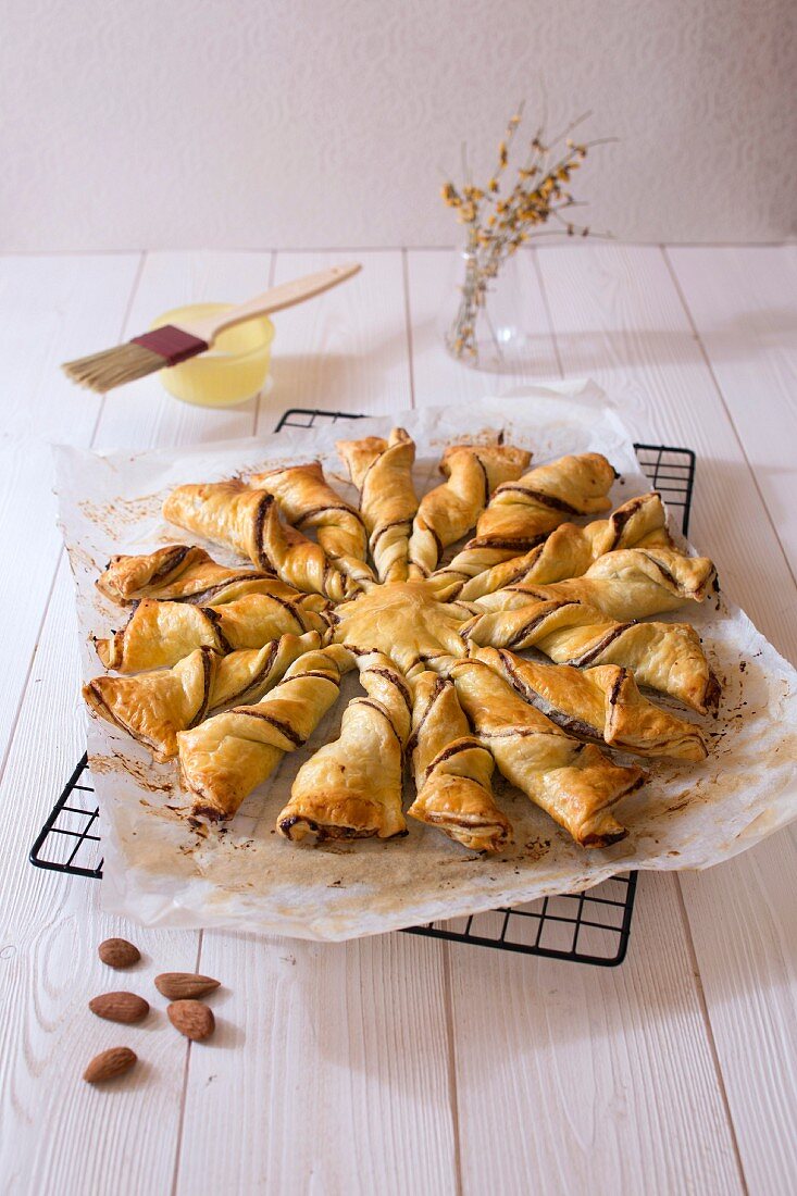 A sun-shaped dried fruit cake