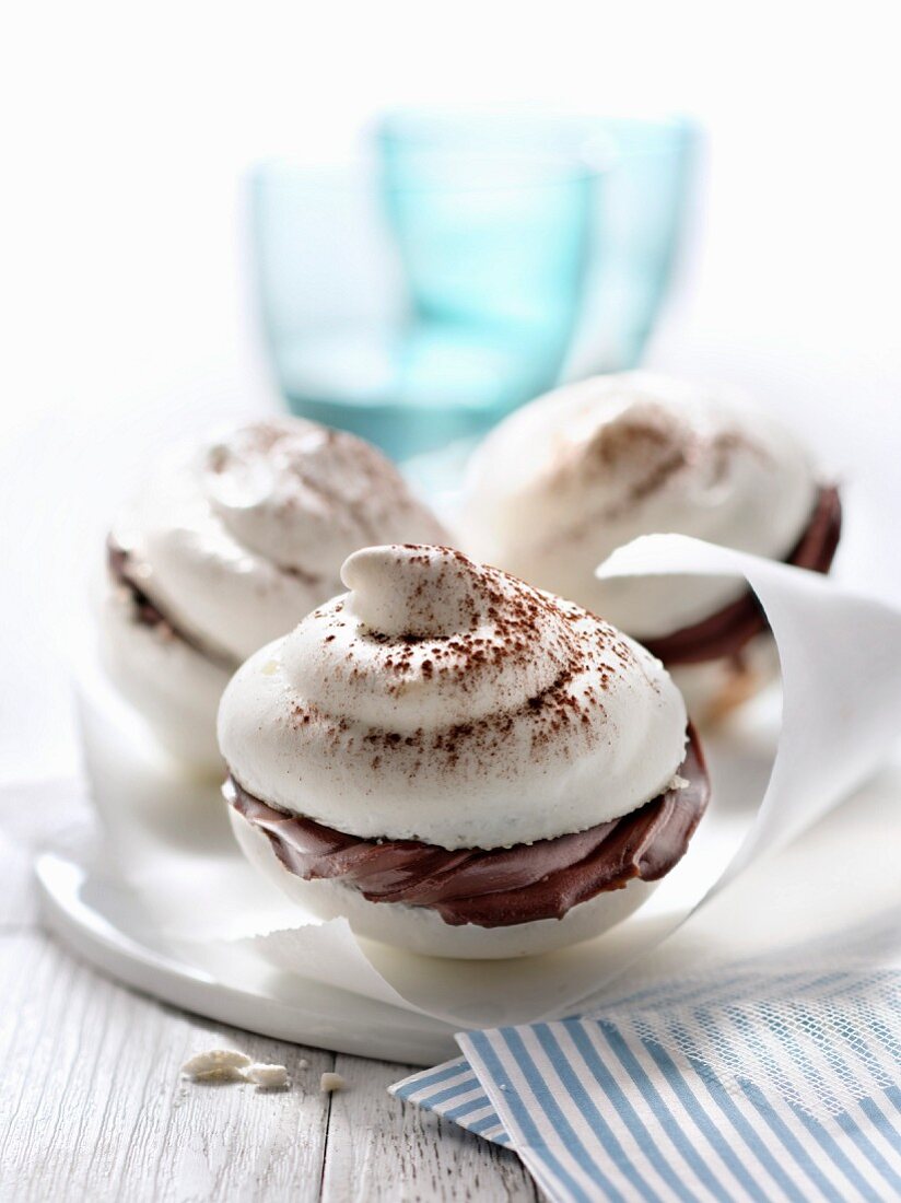 Meringues with chocolate ganache