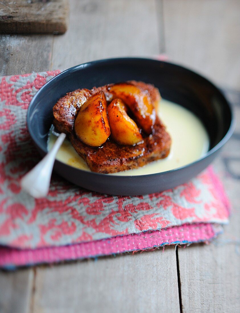 French toast with four spices,caramelized apples and custard
