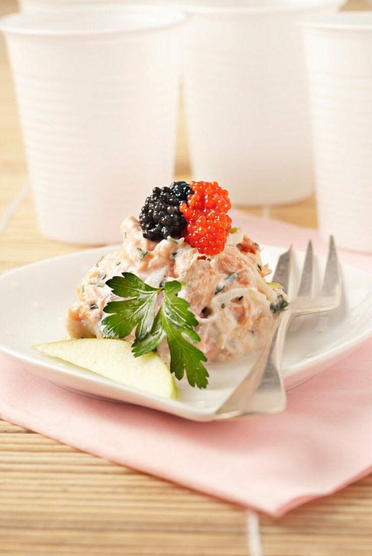 Lachs-Apfel-Rillettes mit Fischrogen