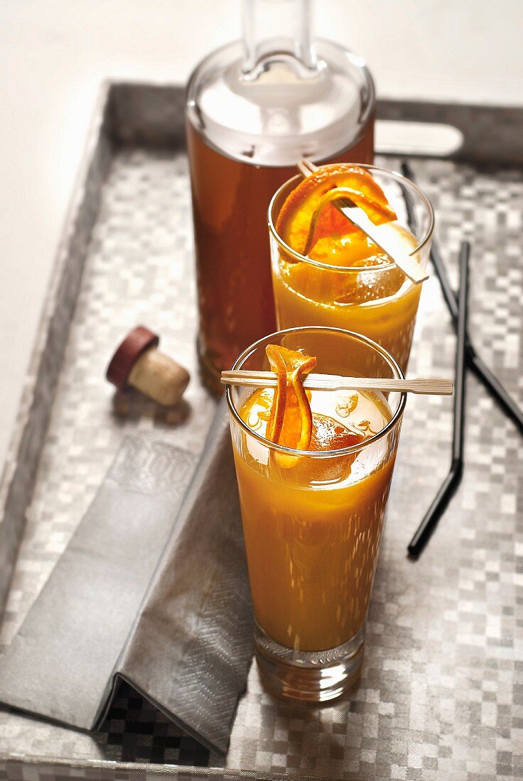 Cocktail Cooler du Tivoli (Bourbon mit Zitronensaft und Orange)