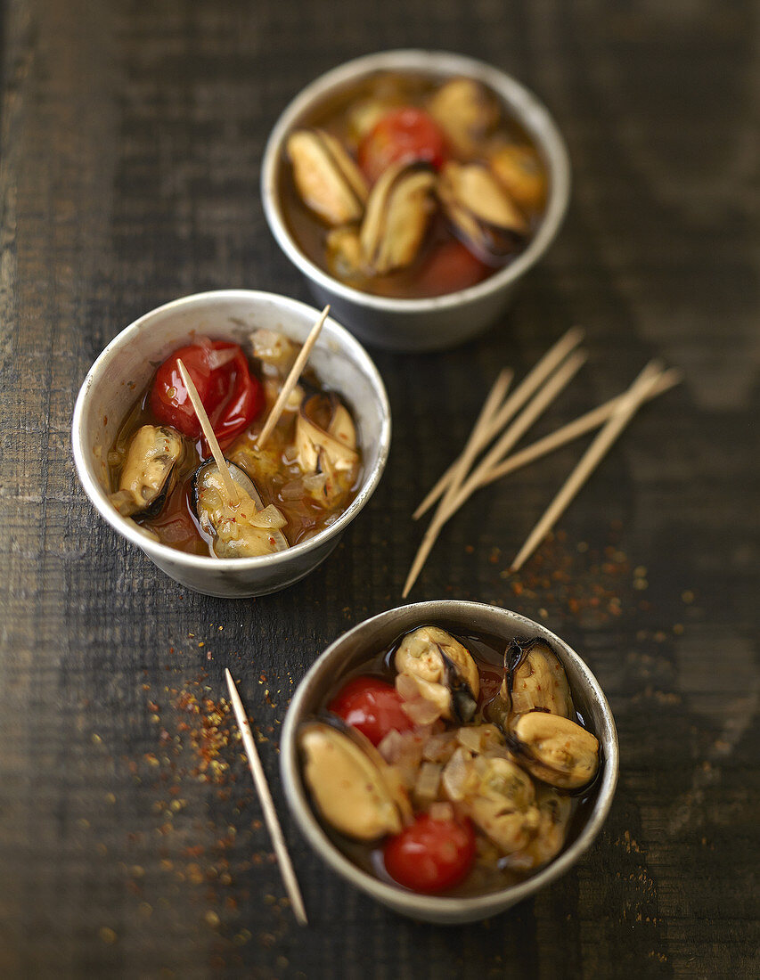 Marinierte Miesmuscheln mit Tomaten und Chili