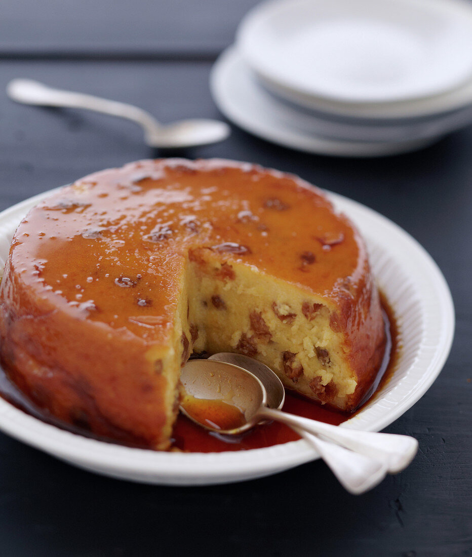 Semolina pudding with raisins and coated with caramel