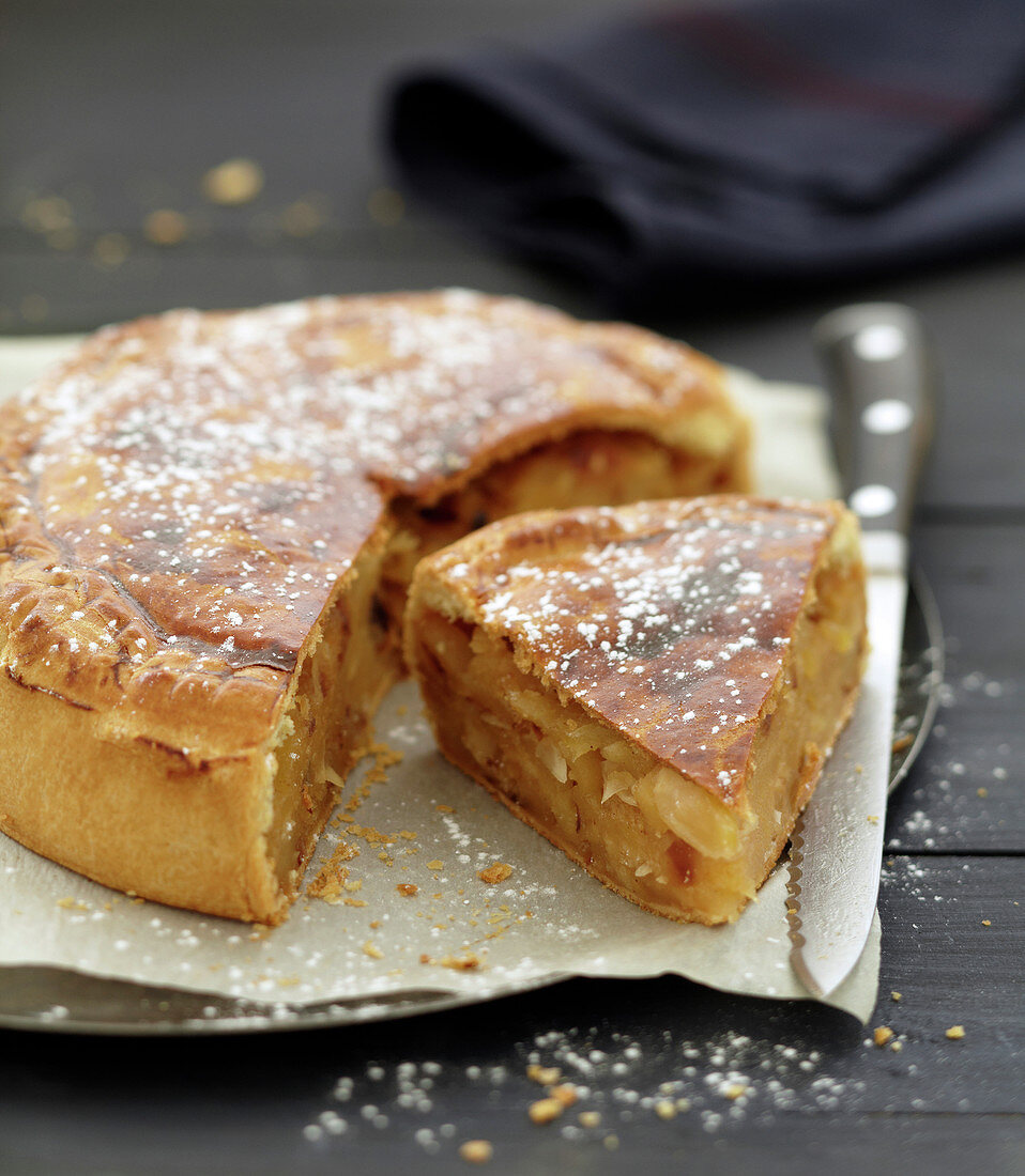 Apple and Amaretti pie