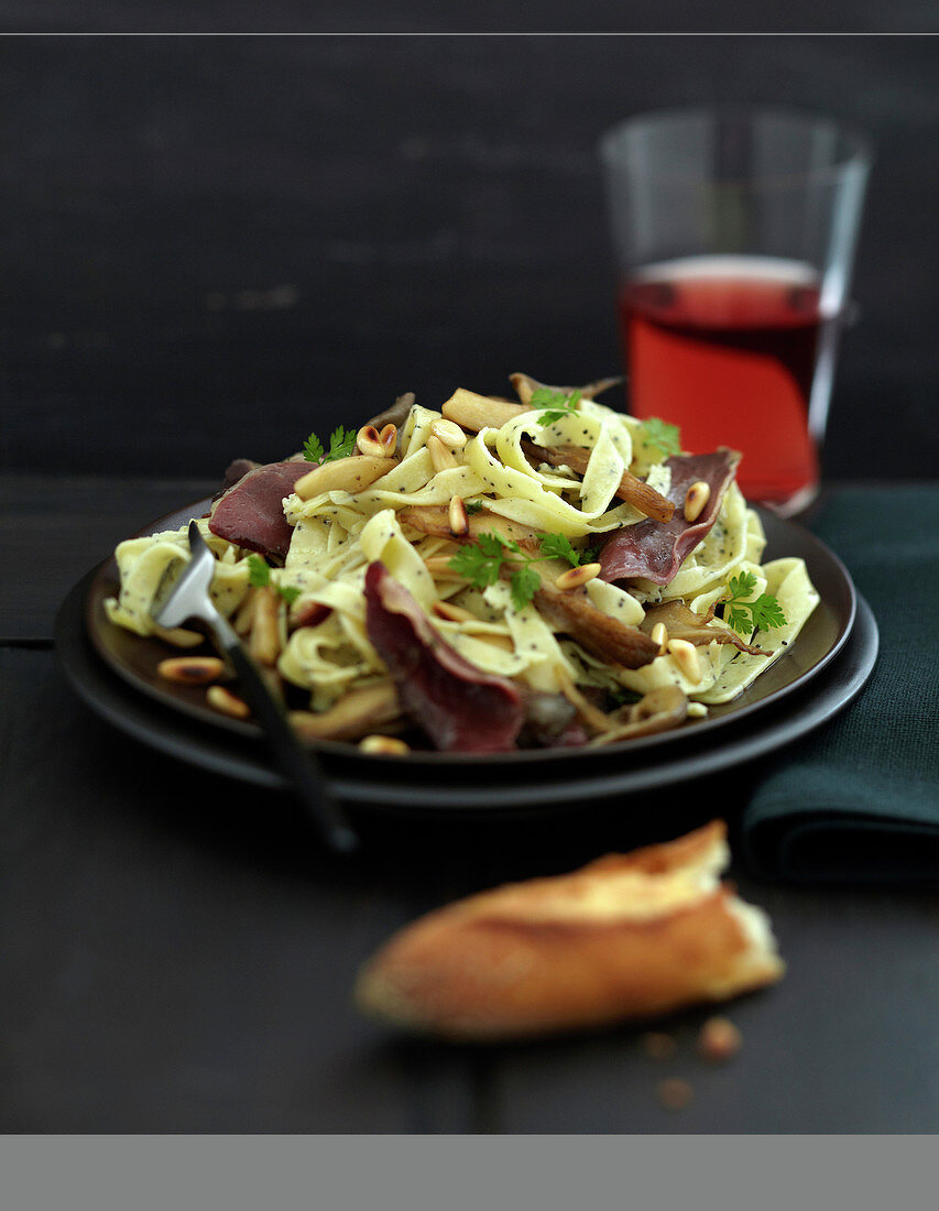 Tagliatelle mit Mohn und Austernpilzen