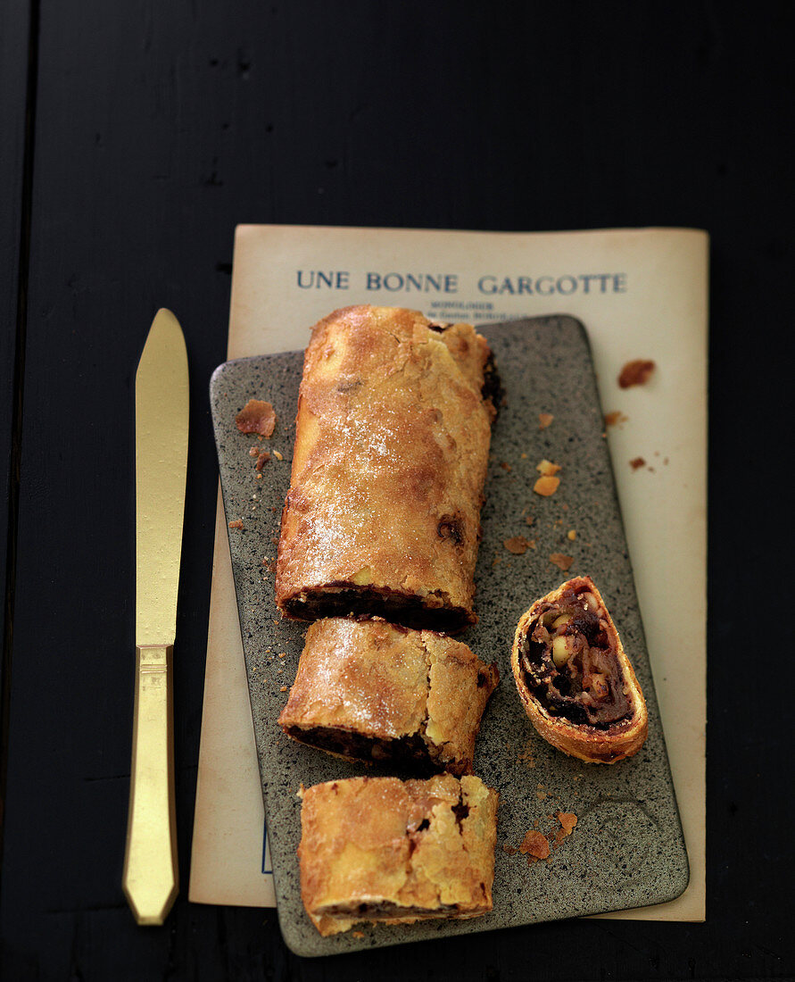 Chocolate and caramelized pear Strudel