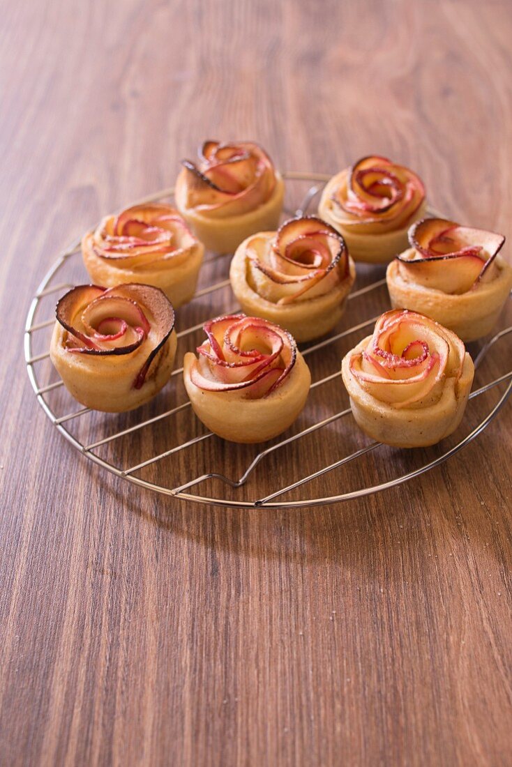 Flower shaped apple tartlets