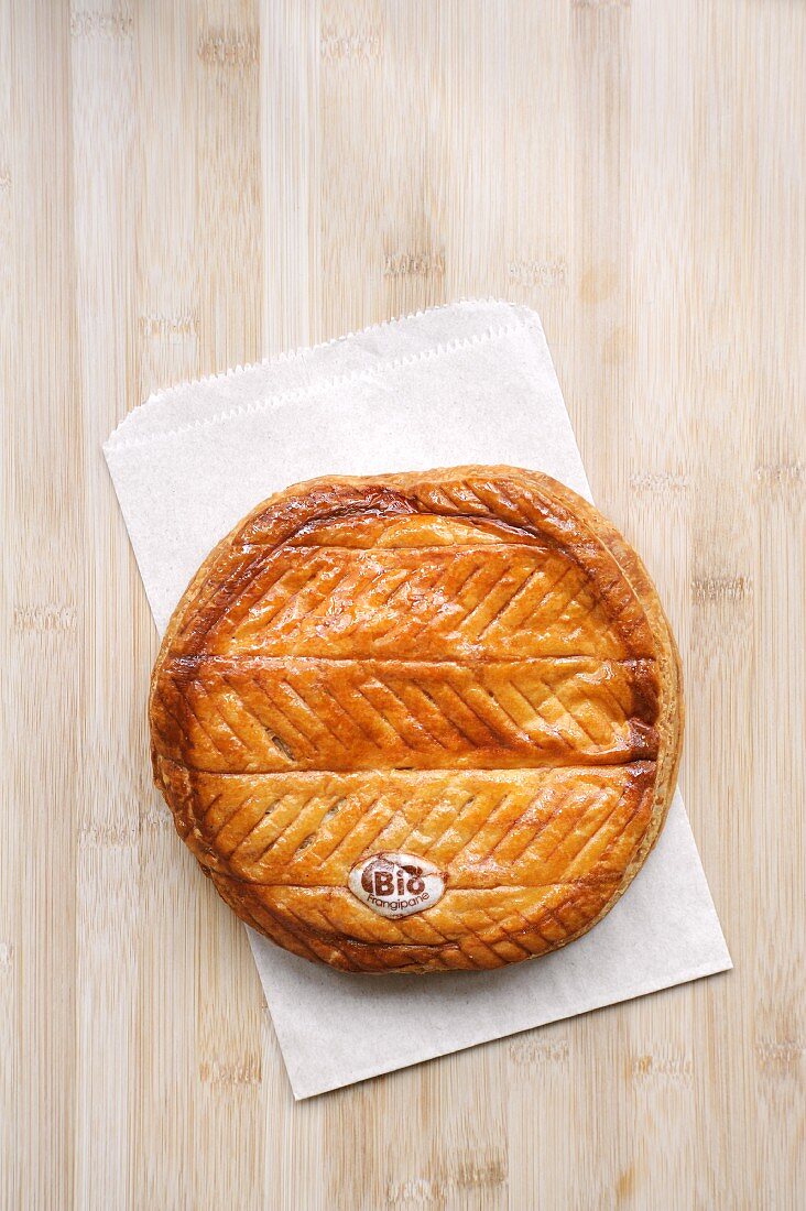 Galette des rois á la frangipane bio (Dreikönigskuchen mit Bio-Mandelcreme, Frankreich)