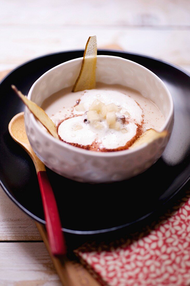 Parsnip soup with pears and cinnamon