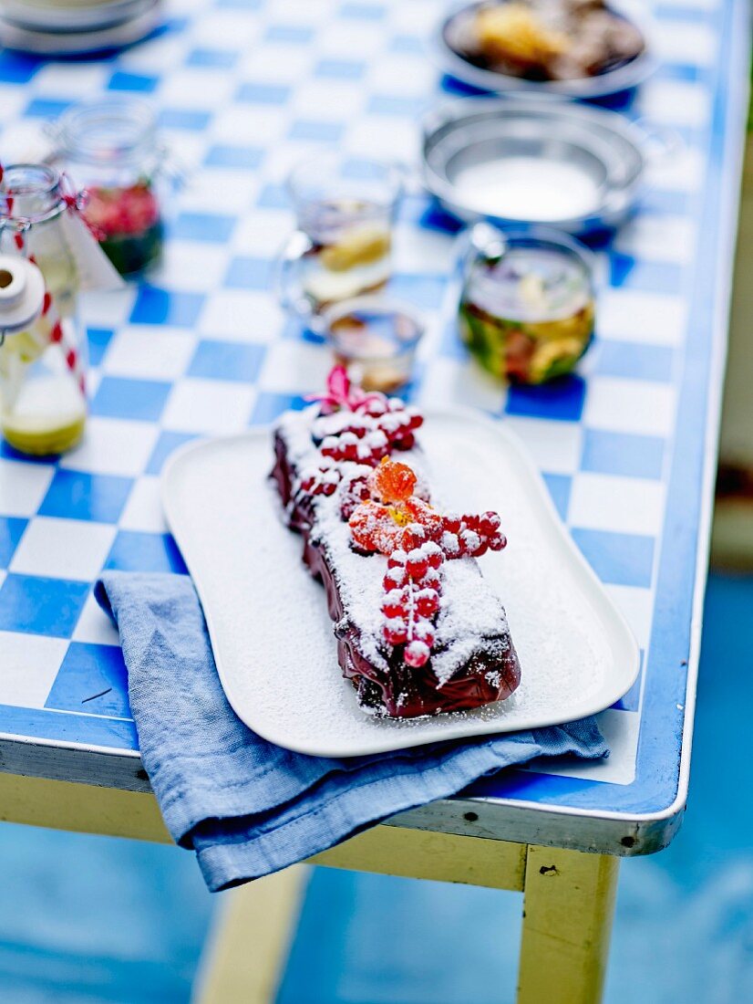 Weicher Schokoladenkuchen mit Heidelbeeren