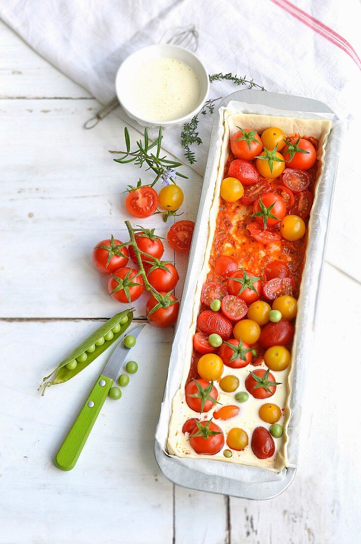 Preparing a yellow and red cherry tomato tart