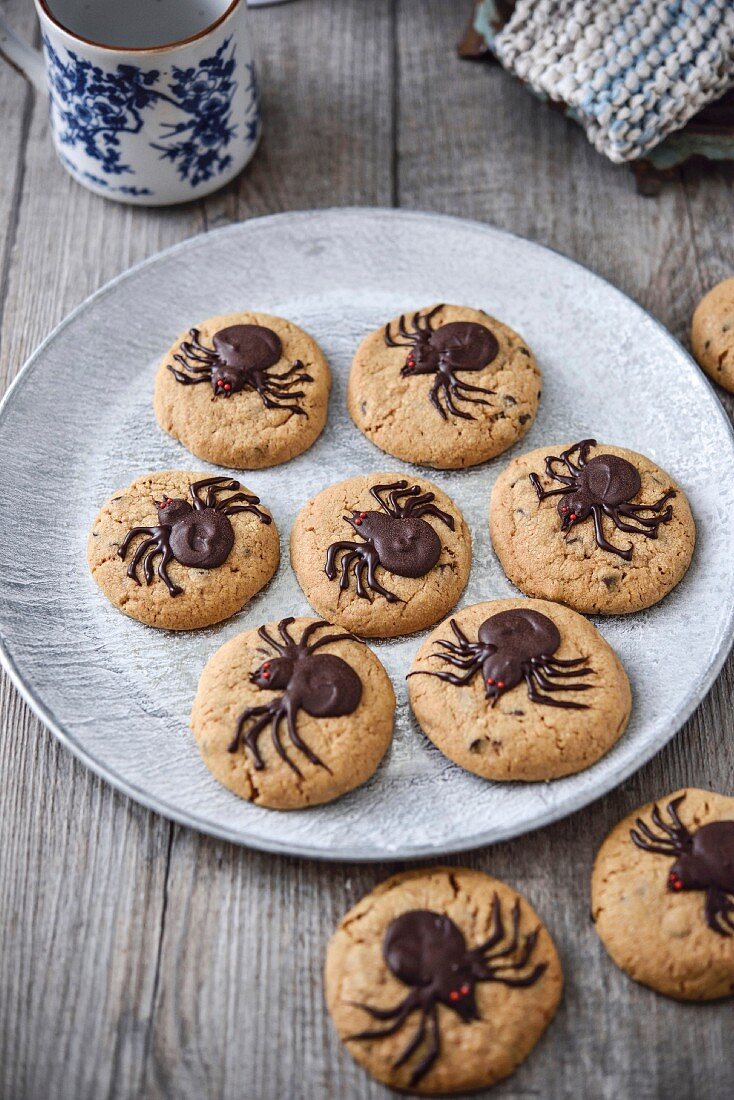 Halloween spider cookies