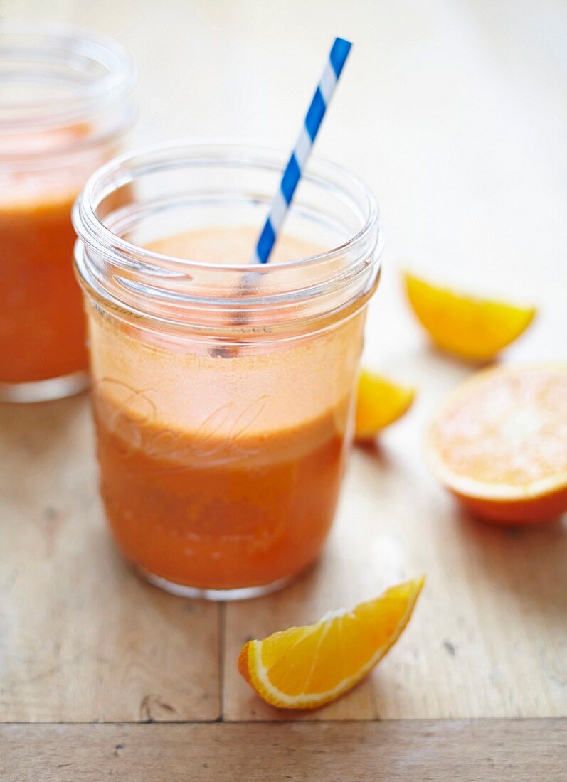 Vitaminsaft mit Mango und Orange