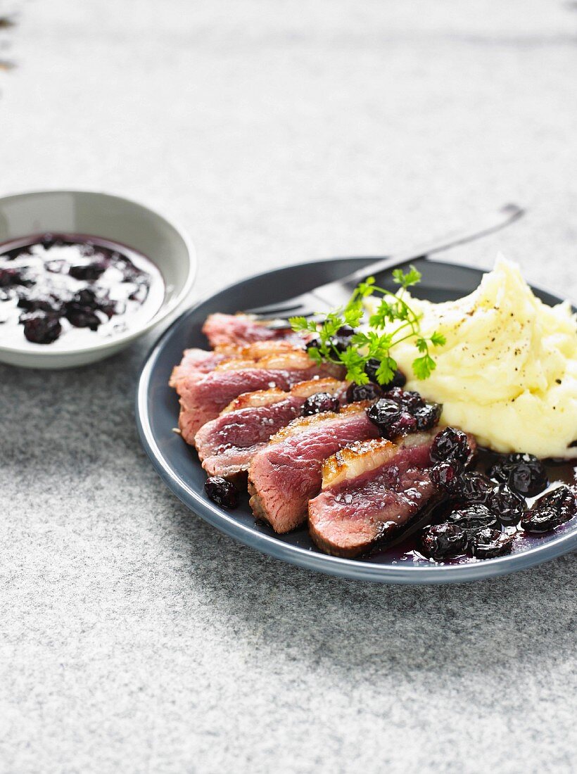 Duck magret with blueberries, homemade mashed potatoes