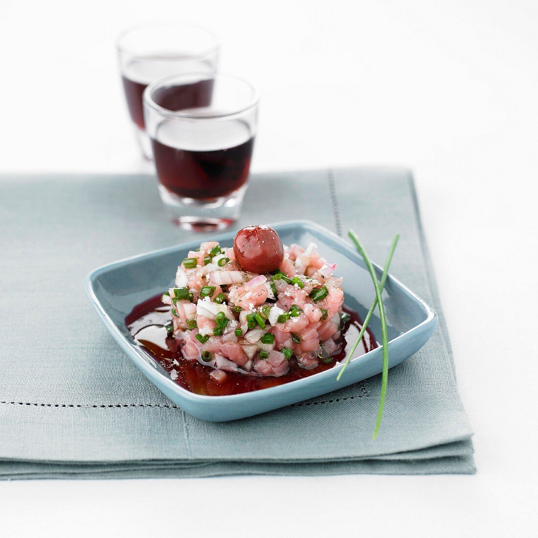 Veal tartare with shallots and cherry vinaigrette