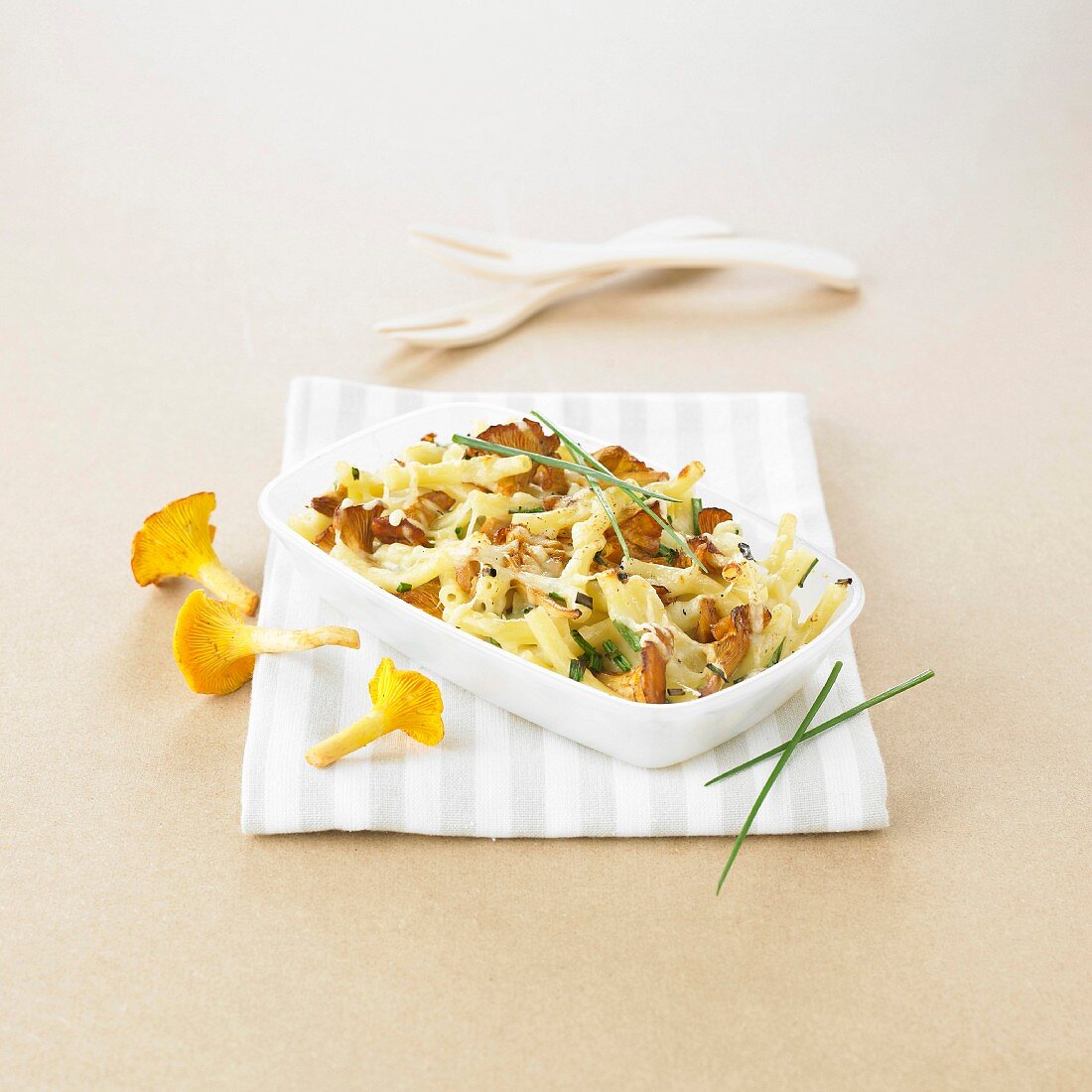 Macaronis and chanterelle gratin